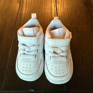 Nike Kids Court Borough Low size 4